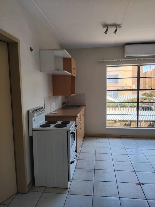 To Let 1 Bedroom Property for Rent in Kannoniers Park North West